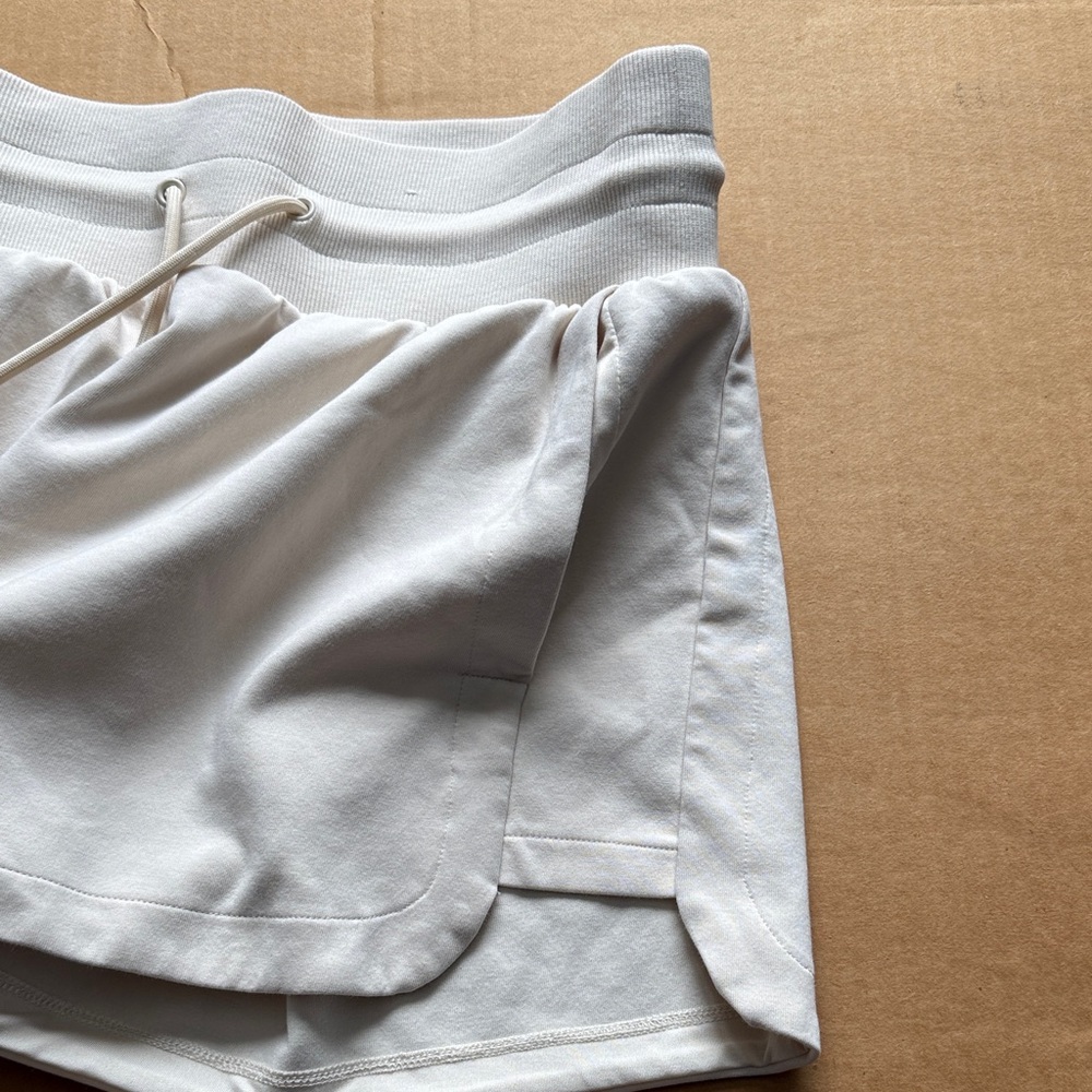 Old Navy Women's Cream Athletic Shorts - Picture 3 of 4